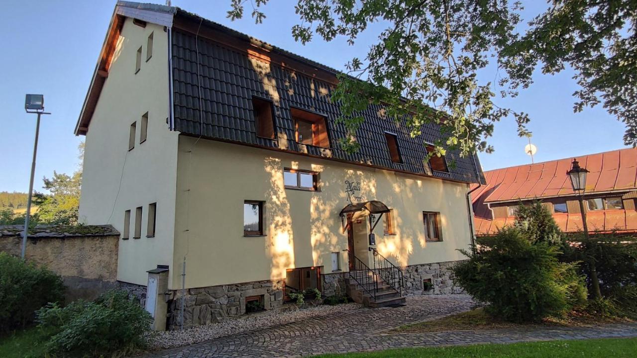 Mala Narnia Hotel Frymburk Buitenkant foto