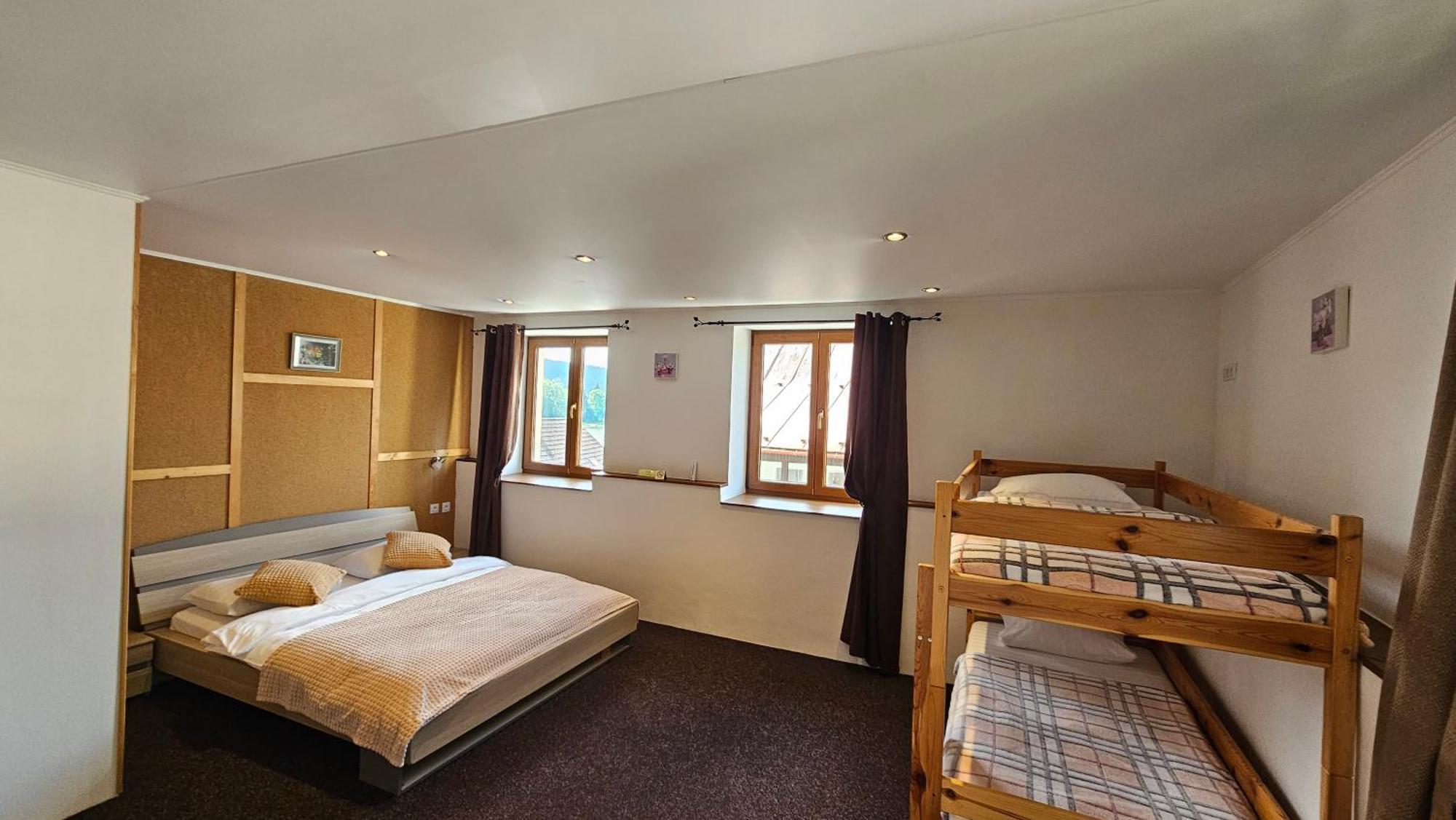 Mala Narnia Hotel Frymburk Buitenkant foto