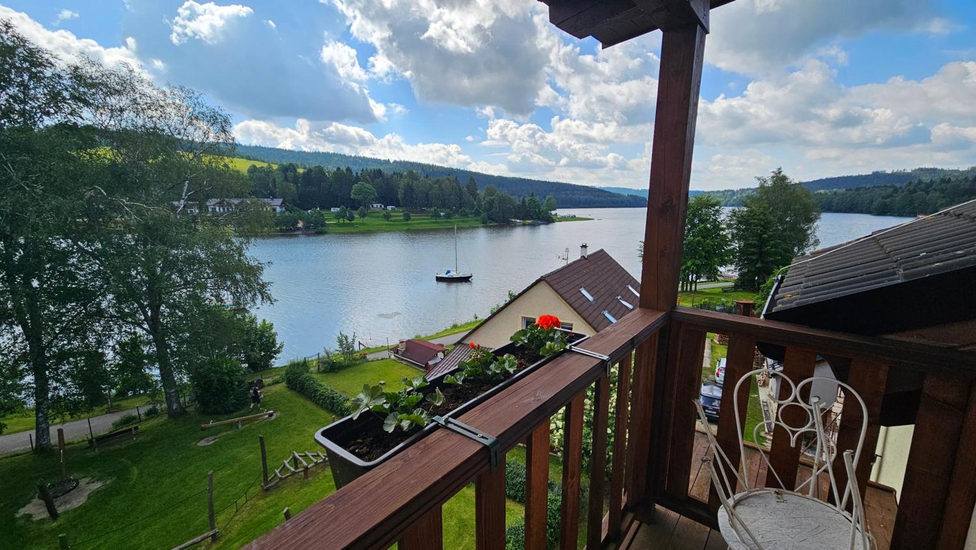 Mala Narnia Hotel Frymburk Buitenkant foto
