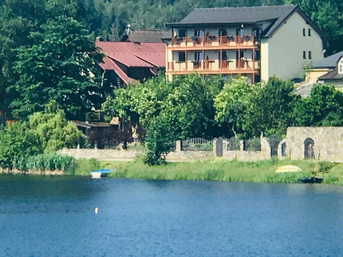 Mala Narnia Hotel Frymburk Buitenkant foto